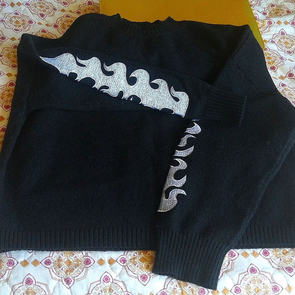 Adika Flames sweatshirt